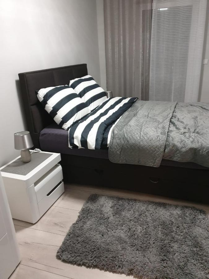 Apartament Skarbowa 1& Parking 莱什诺 外观 照片